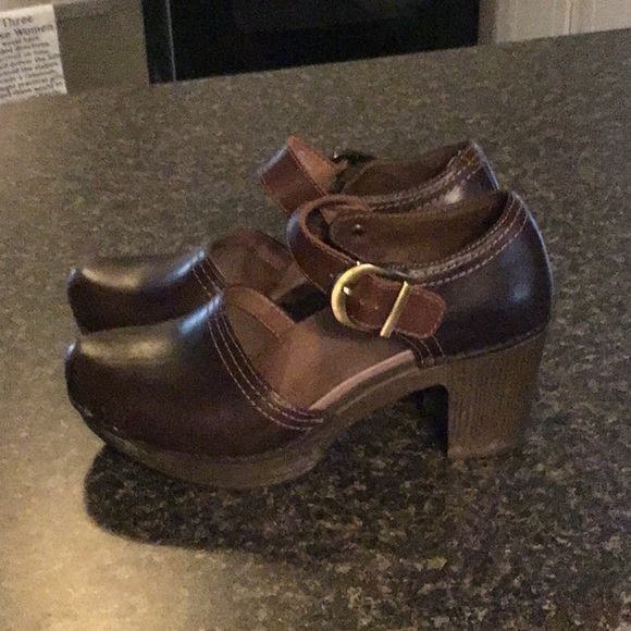 dansko mary jane sneakers